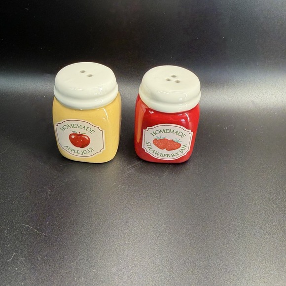 Cracker Barrel Other - Cracker Barrel Strawberry Jam & Apple Jelly Salt Pepper Shakers Kitchen Country